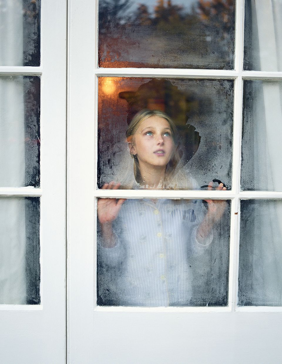Girl-looking-out-window-GettyImages-200148753-001-586eca985f9b584db3e2c756.jpg